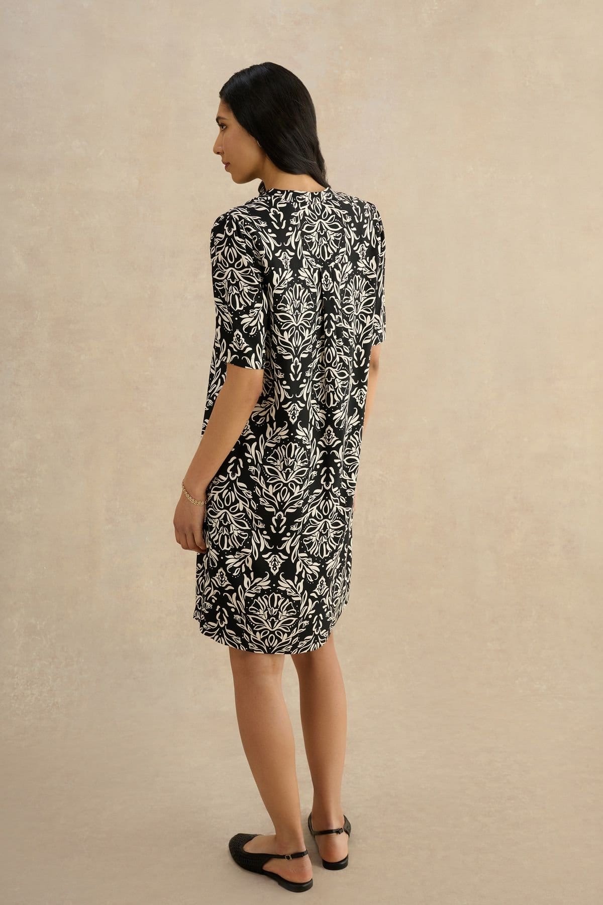 Hobbs London Hobbs London Women's Lucille V-Neck Dress in Black - 4