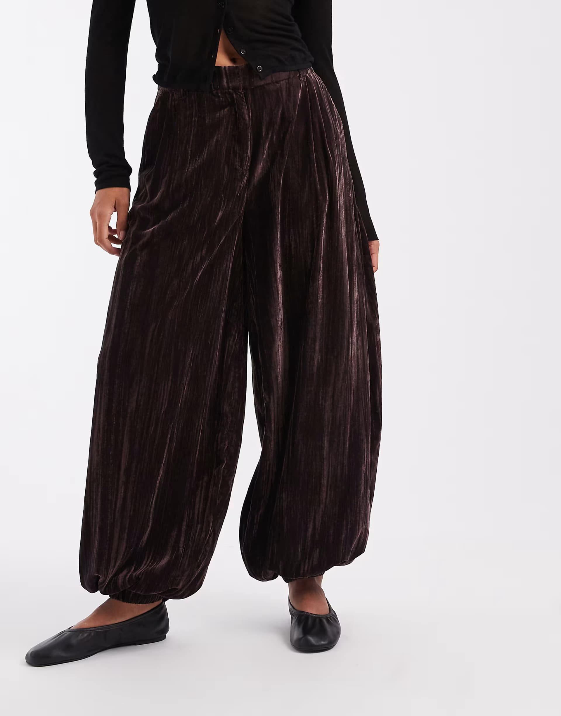 ASOS ASOS DESIGN Tailored crinkle velvet jogger in brown