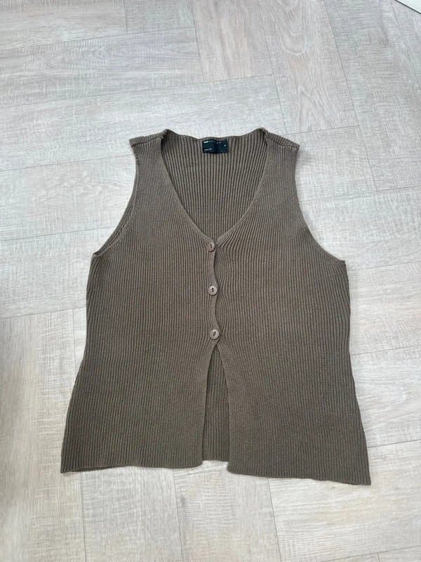 ASOS Design Brown knitted vest