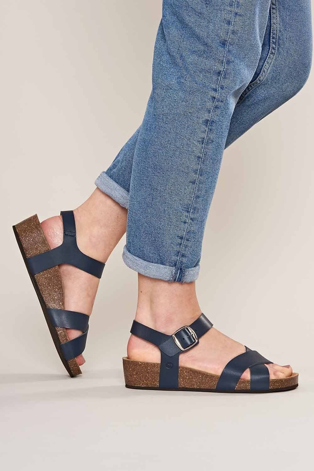Moshulu Moshulu Women's 'Bigbury 2' Leather Cross-Over Sandals in Indigo