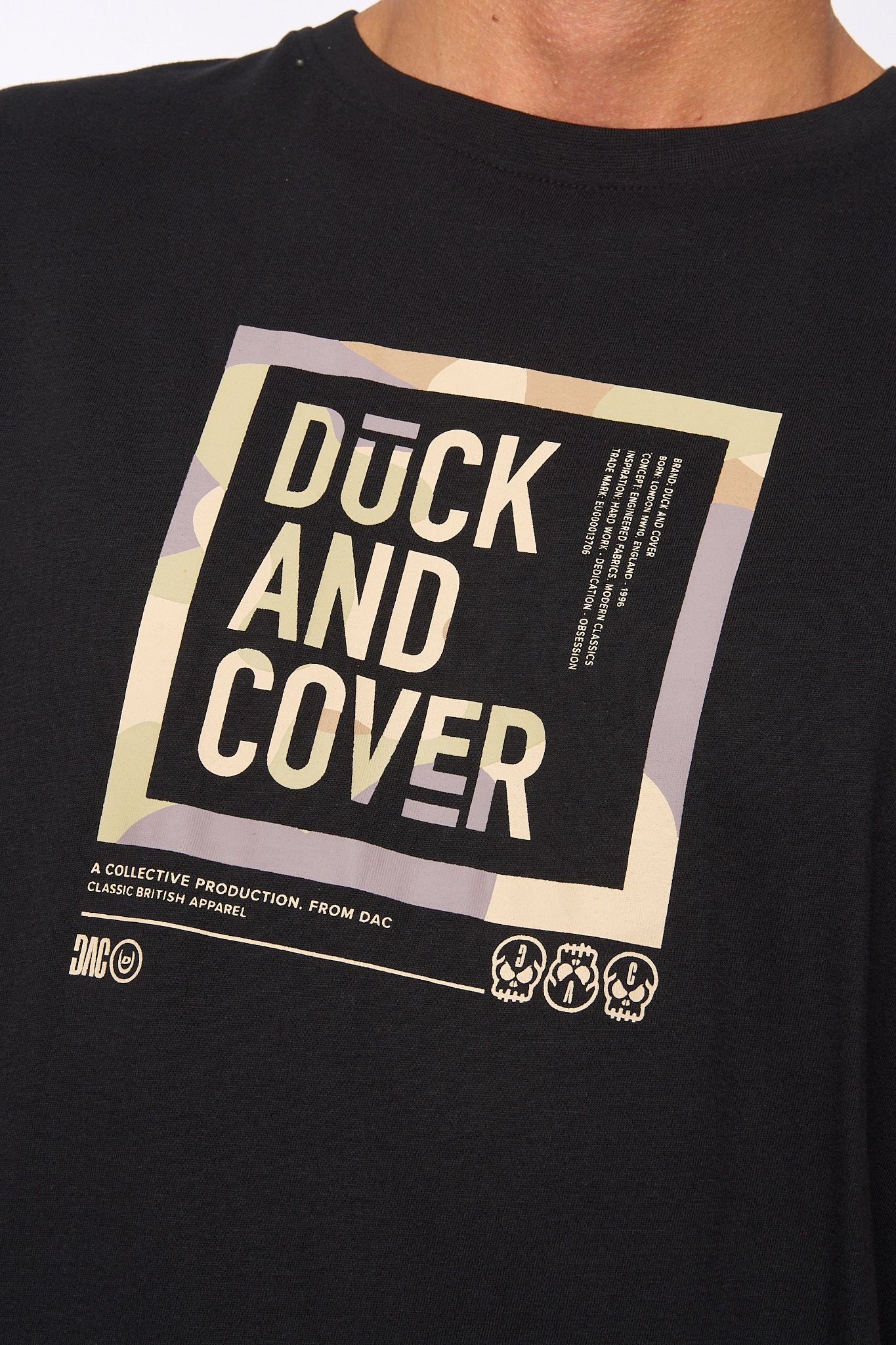 Duck&Cover Duck&Cover Men's Primatic T-Shirt in Black - 4
