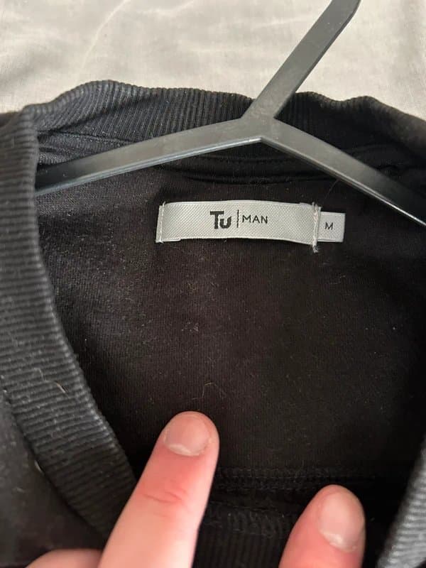 TU Men’s NY TU jumper size medium black