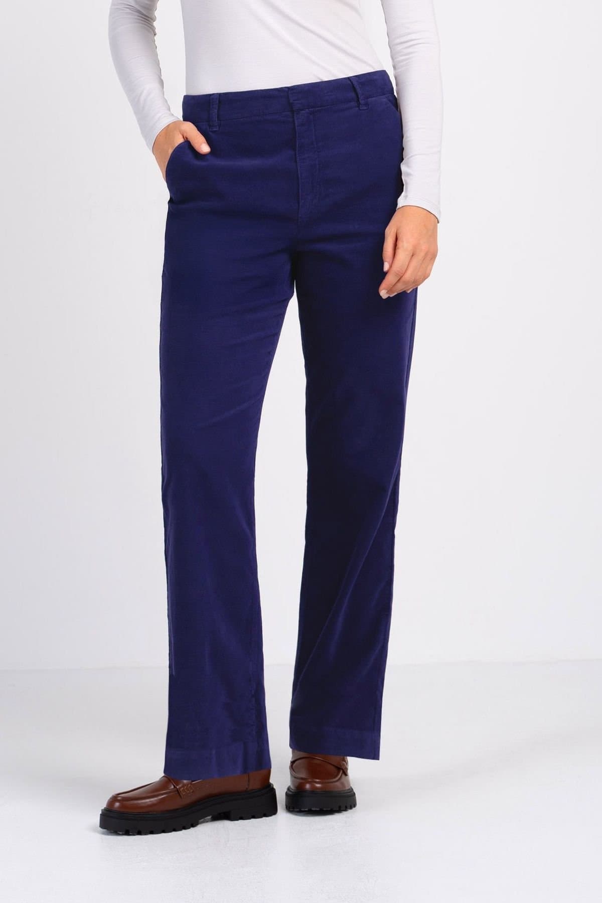 Kettlewell Kettlewell Women's Jamie Cord Straight Pants in Royal