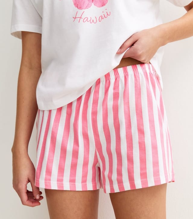 New Look Women's White Hibiscus Print T-Shirt and Striped Shorts Pyjama Set New Look - 3
