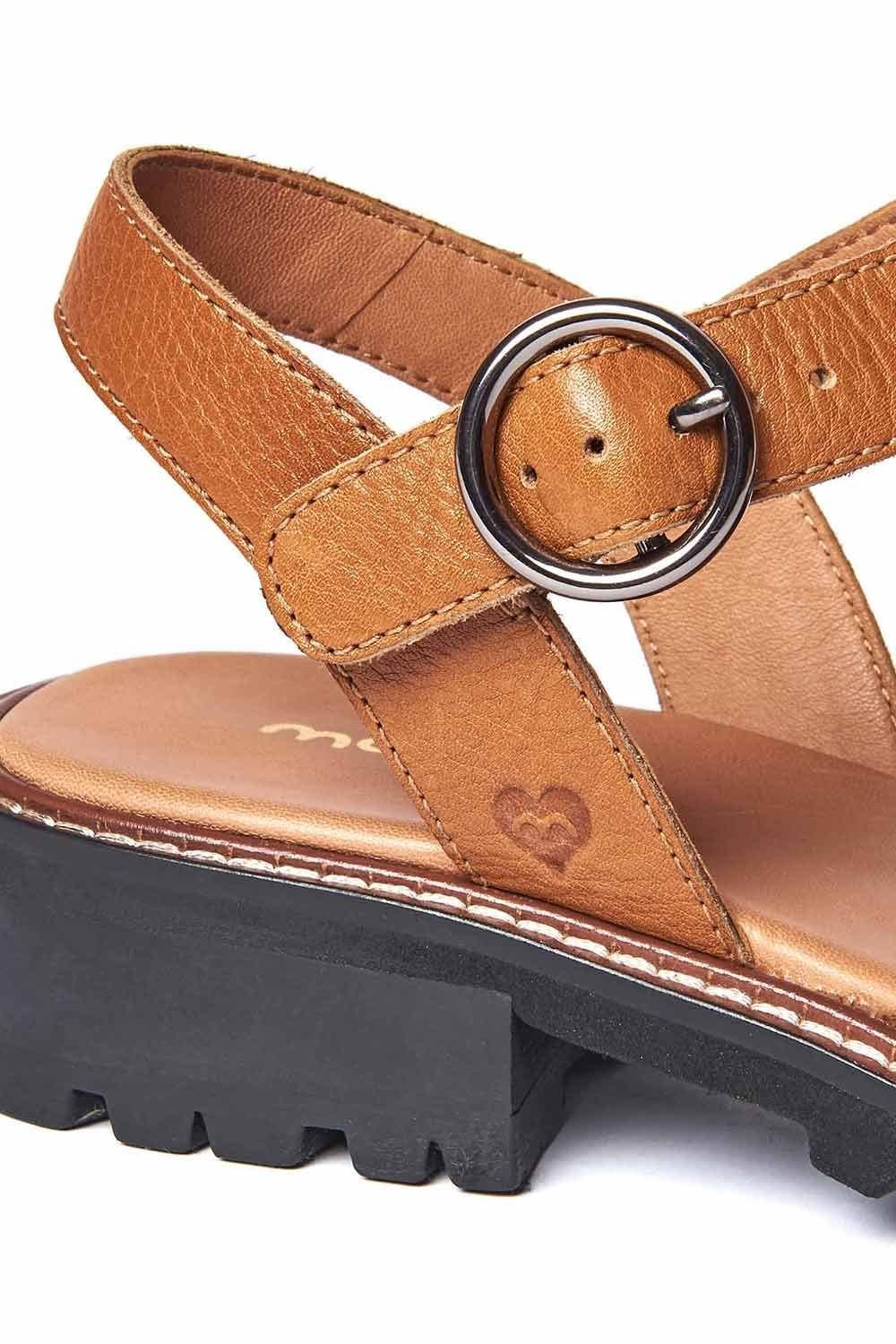 Moshulu Moshulu Women's 'Kynance' Leather Fisherman Sandals in Tan - 4