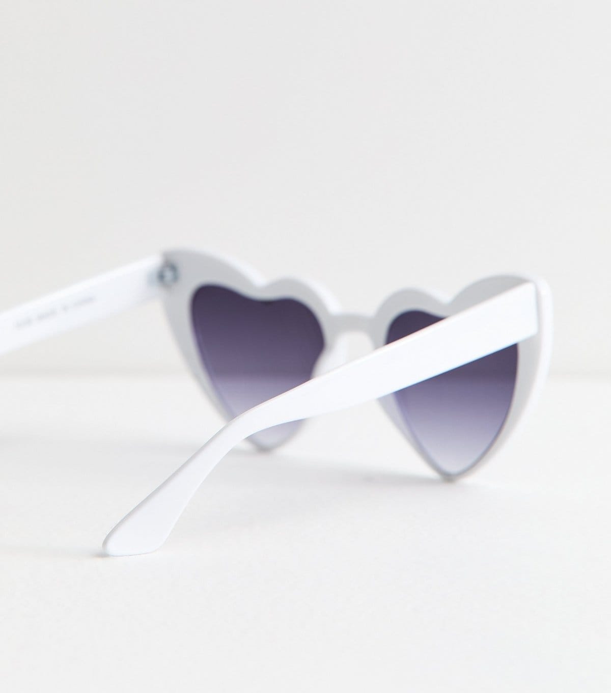 New Look White Heart Shaped Sunglasses New Look - 4