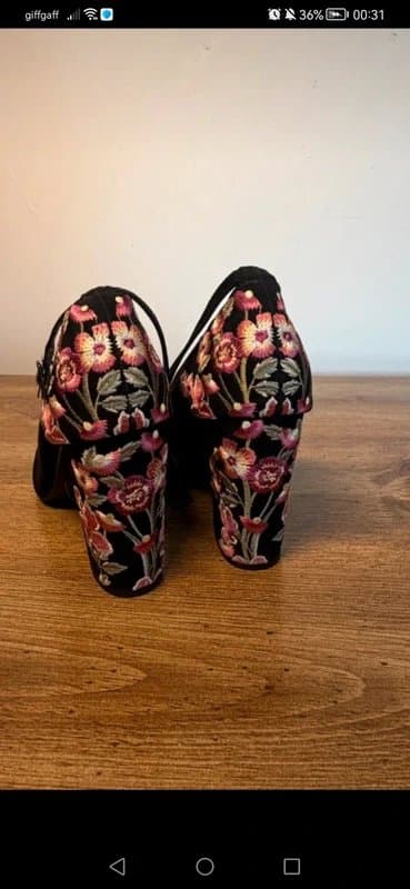 New Look New look size 6 embroidered heels