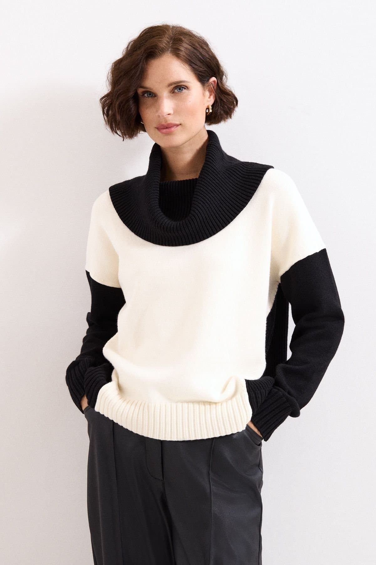 Phase Eight Phase Eight Women's Dara Jumper in Black