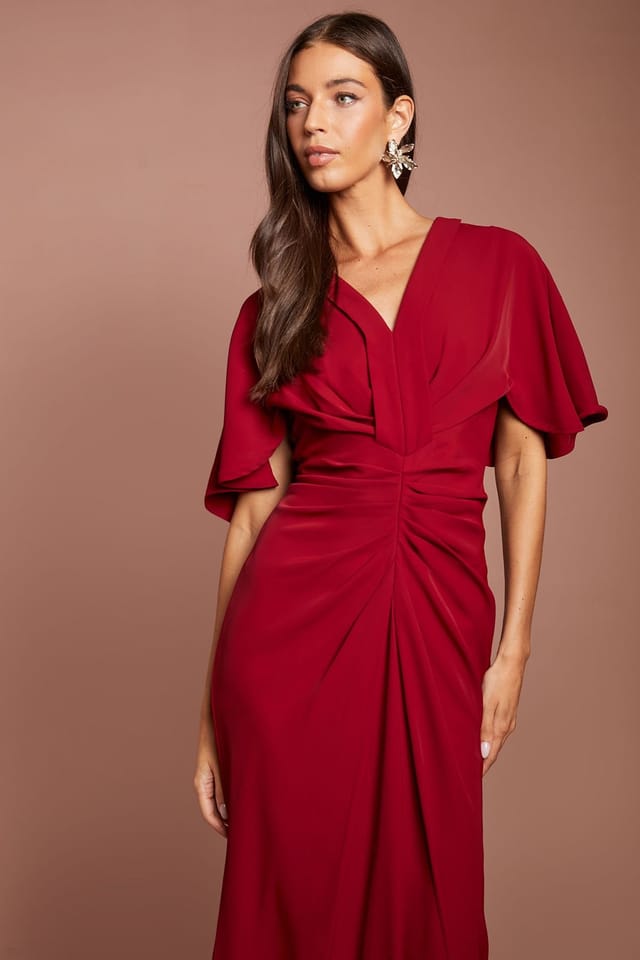 Coast Coast Women's V Neck Short Sleeve Ruched Midi Dress in Burgundy - 2