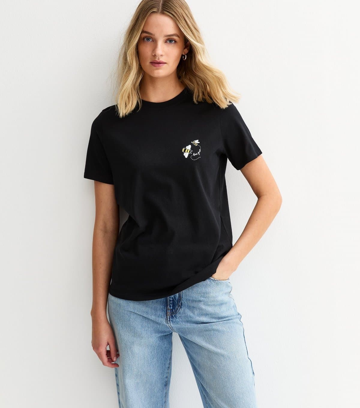 New Look Women's Black Bee Print T-Shirt New Look