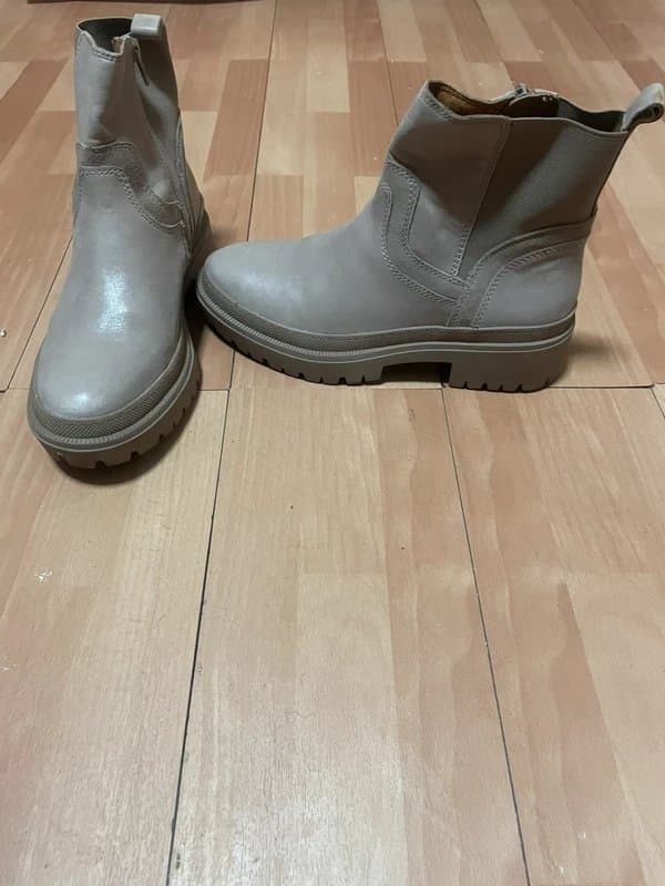 New Look Ladies boots size 8.5 Tan in Clour
