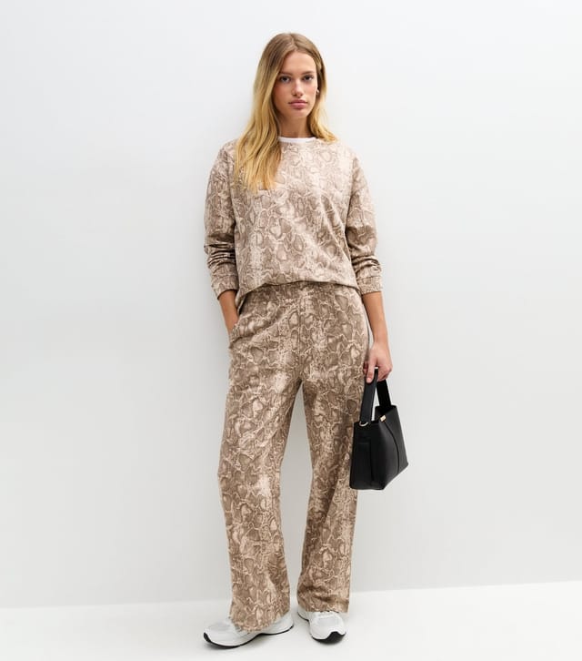 New Look Women's Off White Snake Print Side Split Sweatshirt New Look - 2