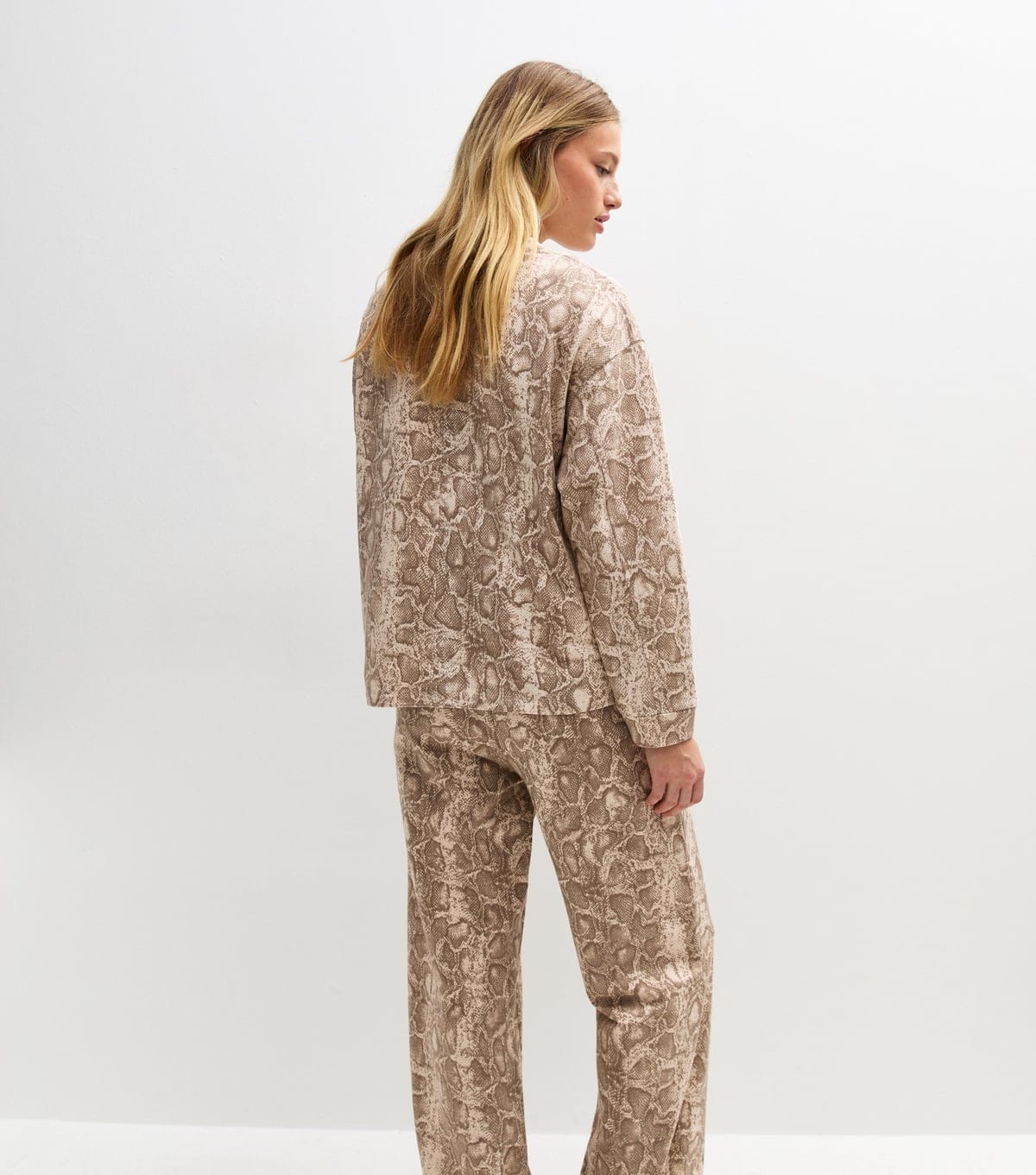 New Look Women's Off White Snake Print Side Split Sweatshirt New Look - 4