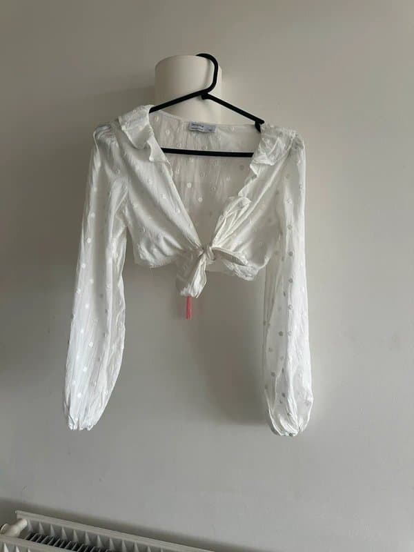 Bershka White polka dot spotty tie middle crop top - Bershka