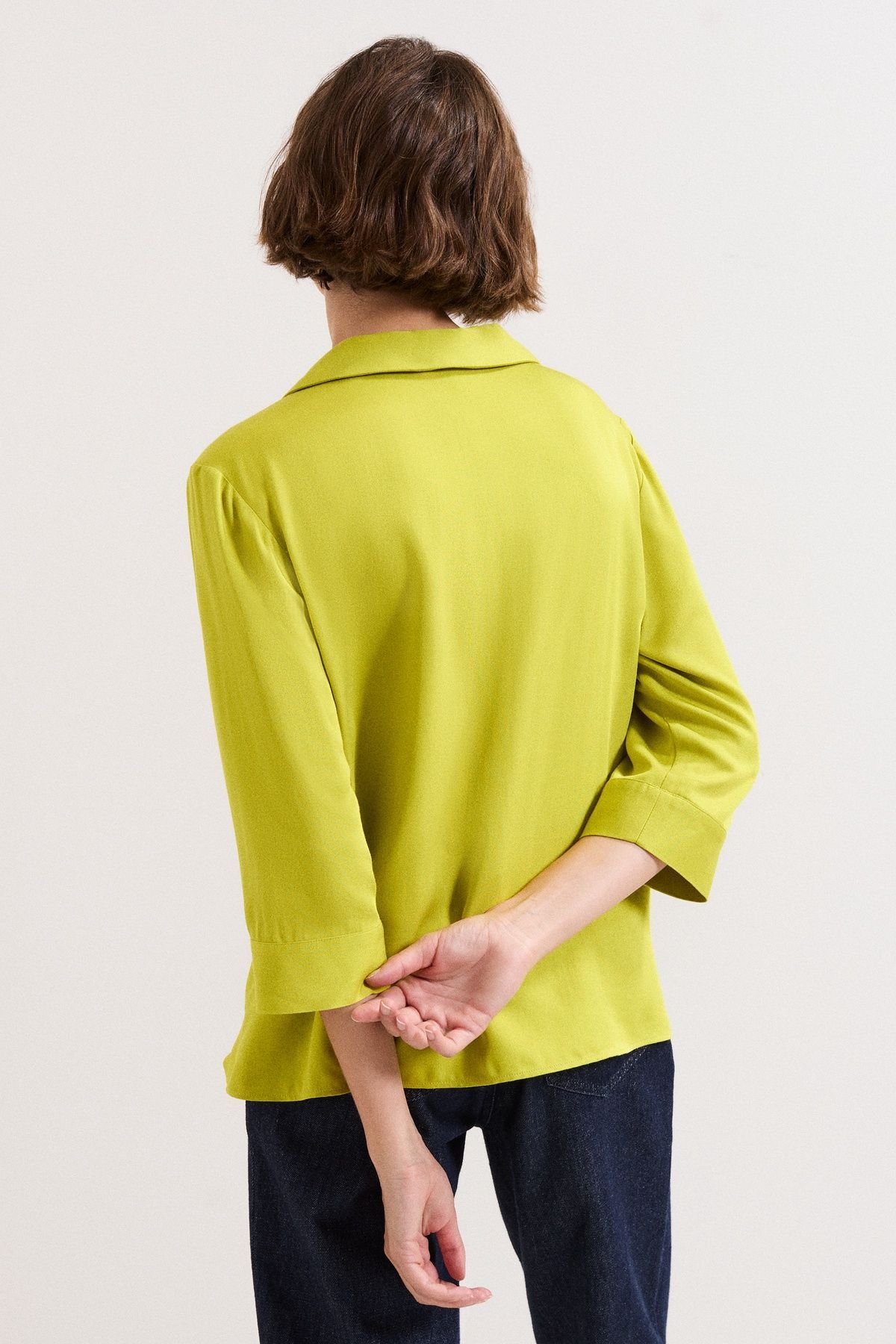Phase Eight Phase Eight Women's Clary Twist Front Shirt in Lime - 4