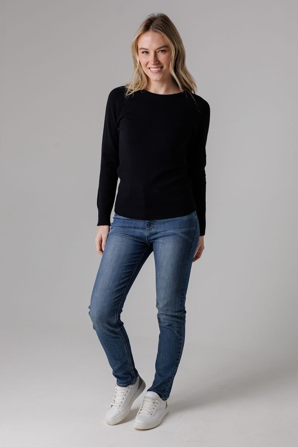 French Connection French Connection Women's Cosy Soft Touch Crew Neck Raglan Jumper in Black - 4
