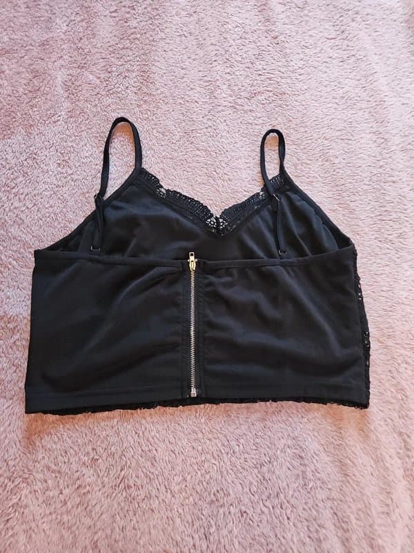 New Look Lace cropped bralette, black cropped vest top