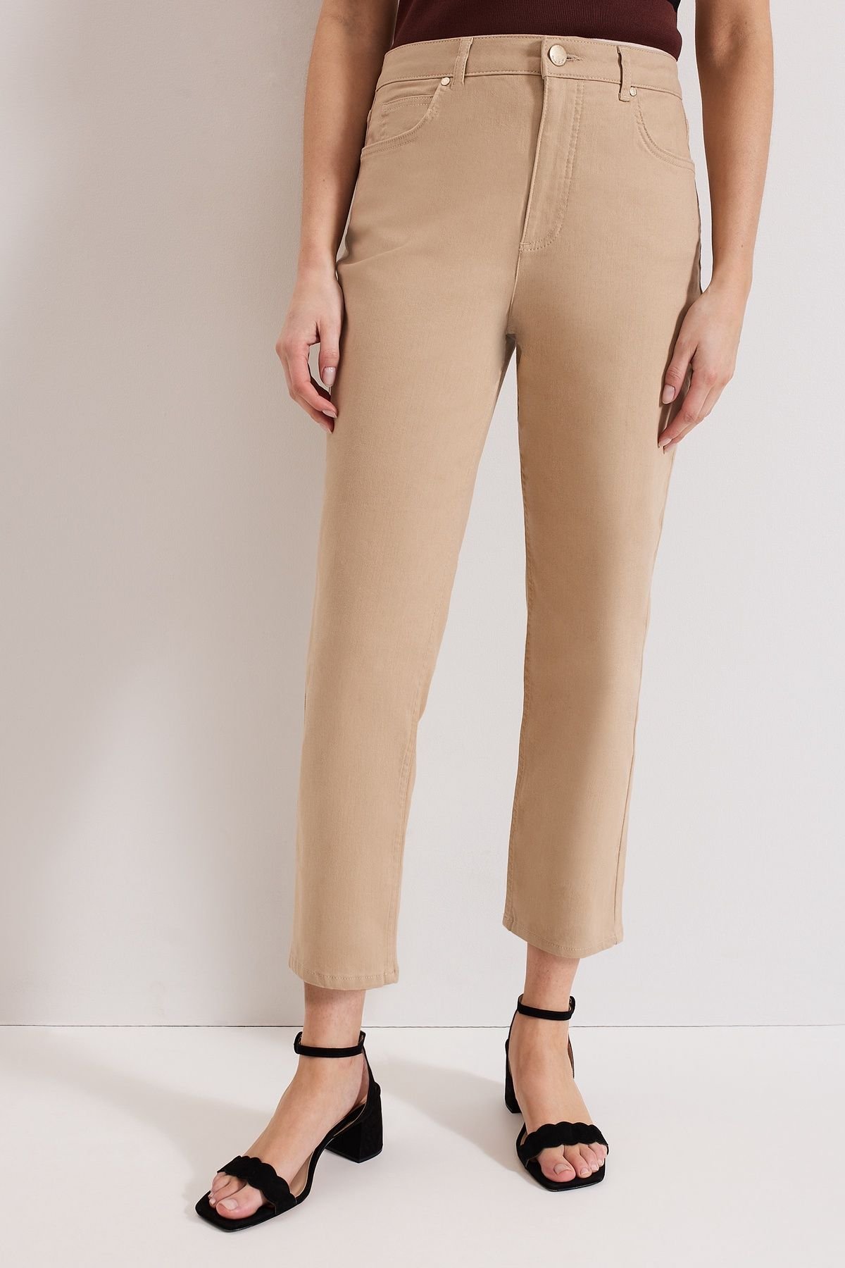 Phase Eight Phase Eight Women's Lindsey Cropped Straight Leg Jean in Light Tan - 3