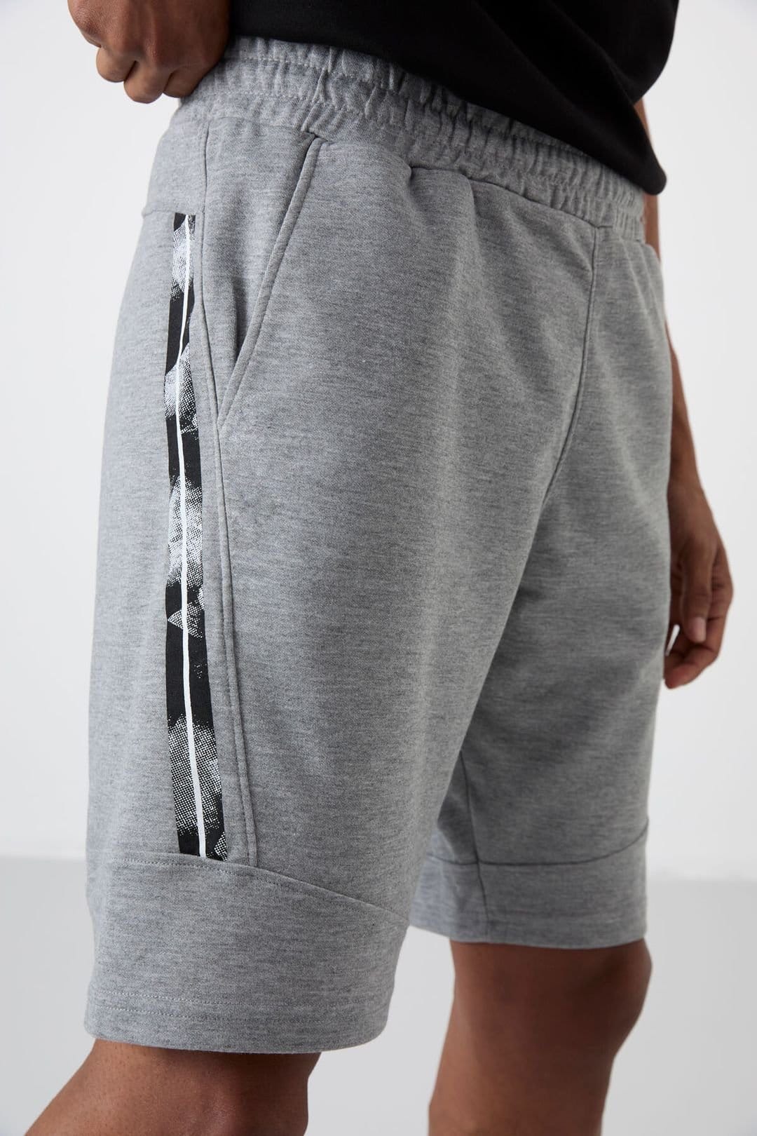 Tommy Life Tommy Life Men's Pull-on Sweat Shorts in Light Grey - 4