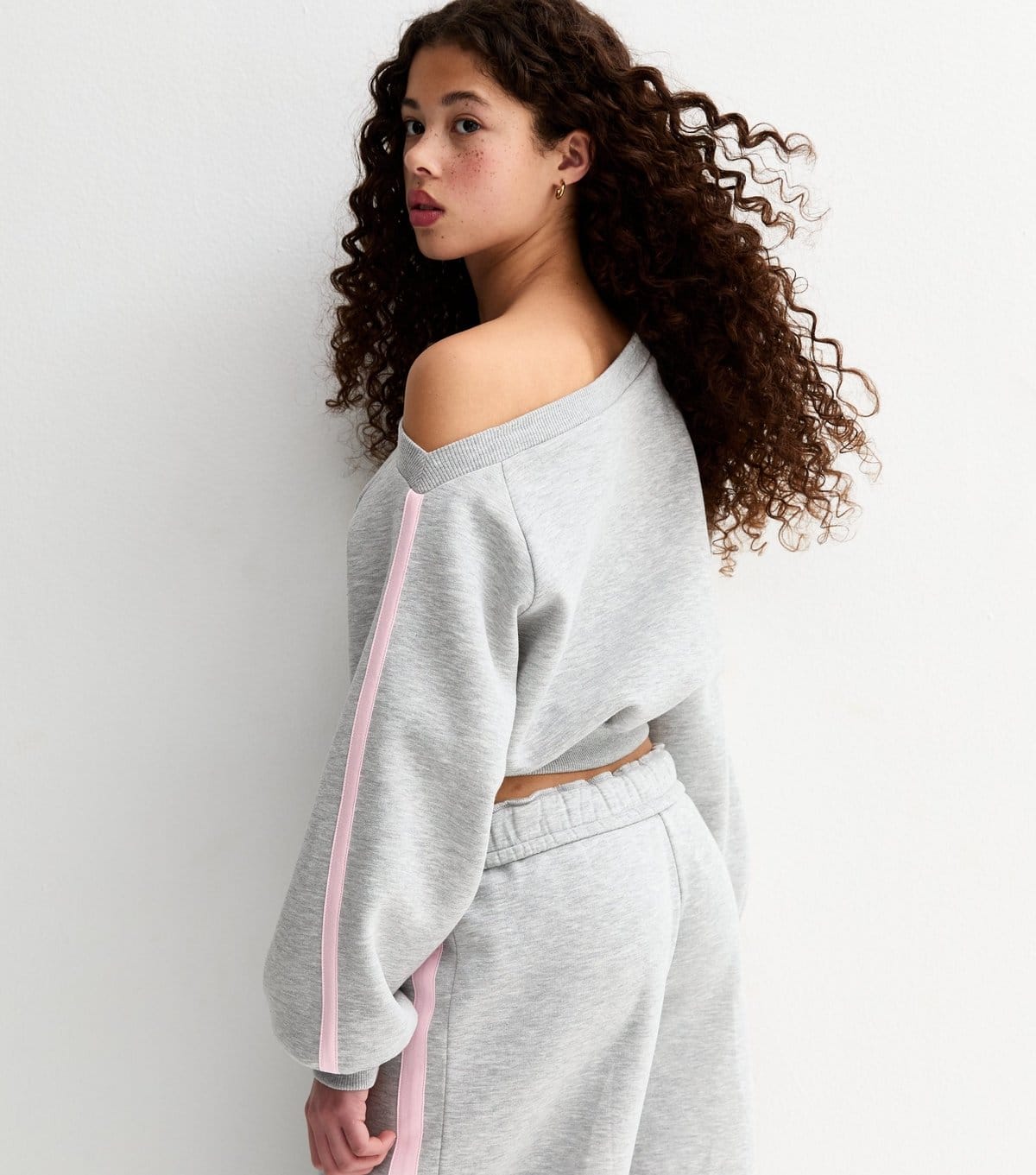 New Look Girls' Grey Off The Shoulder Side Stripe Sweatshirt New Look - 4