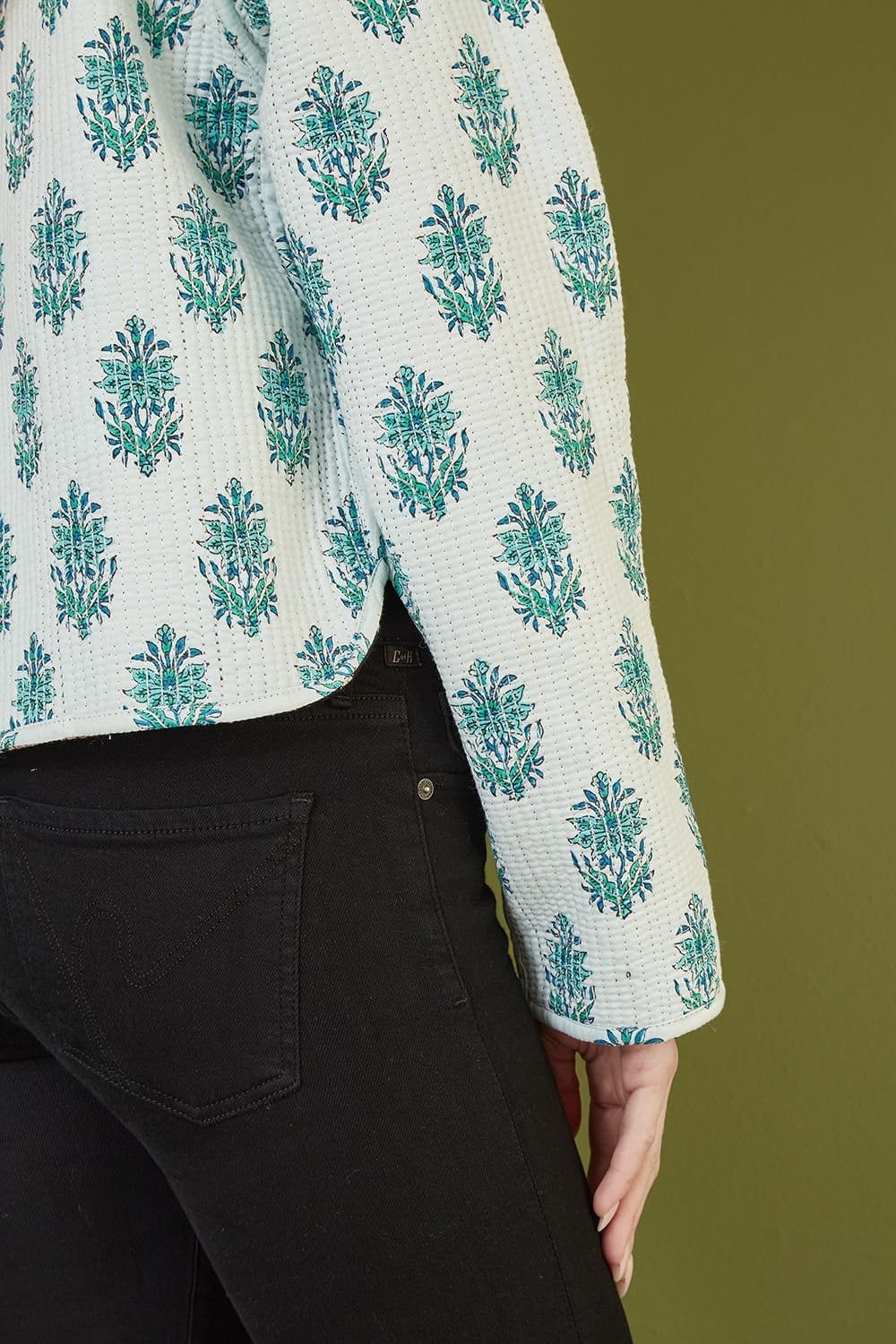 Yumi Yumi Women's Black Floral Print Reversible Cotton Cropped Quilted Jacket - 4