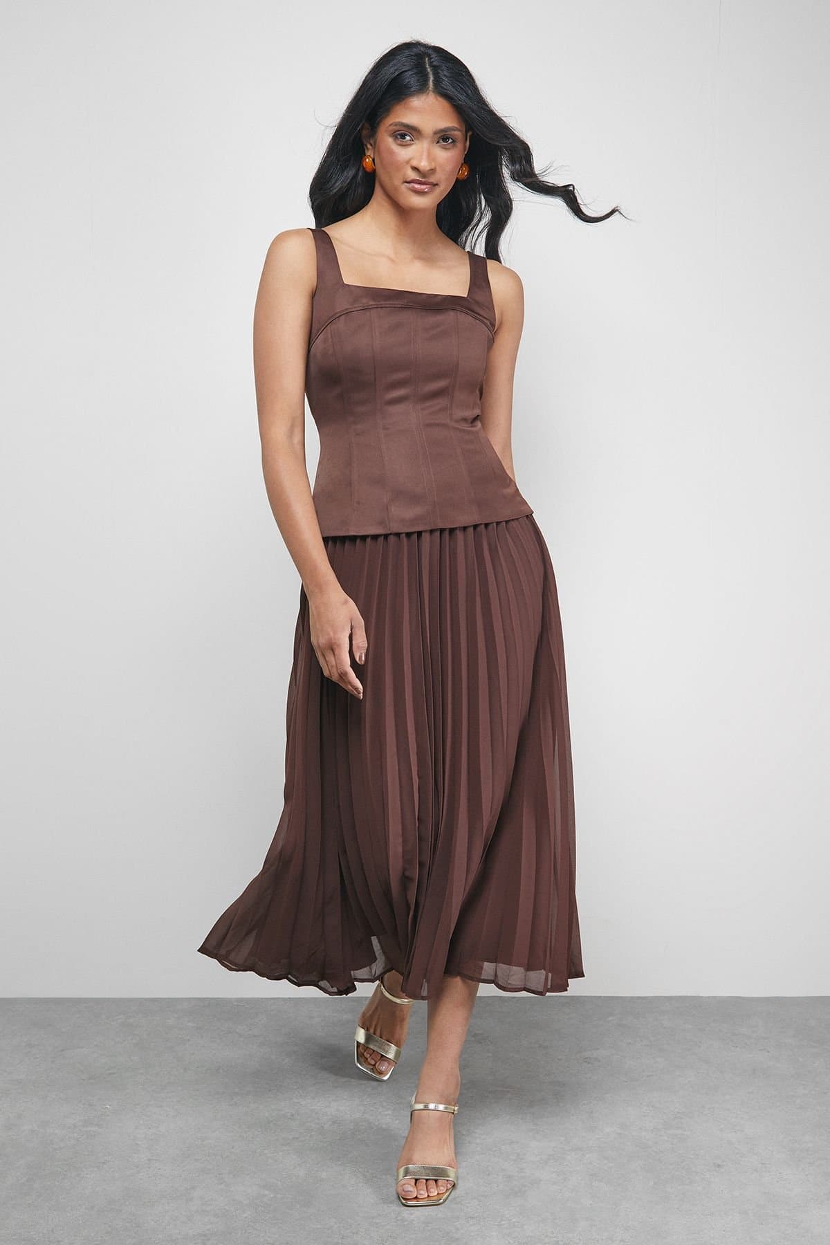 Warehouse Warehouse Women's Satin Fitted Bodice Chiffon Pleated Skirt Midi Dress in Chocolate