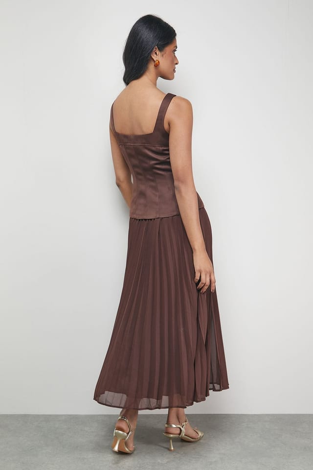 Warehouse Warehouse Women's Satin Fitted Bodice Chiffon Pleated Skirt Midi Dress in Chocolate - 3