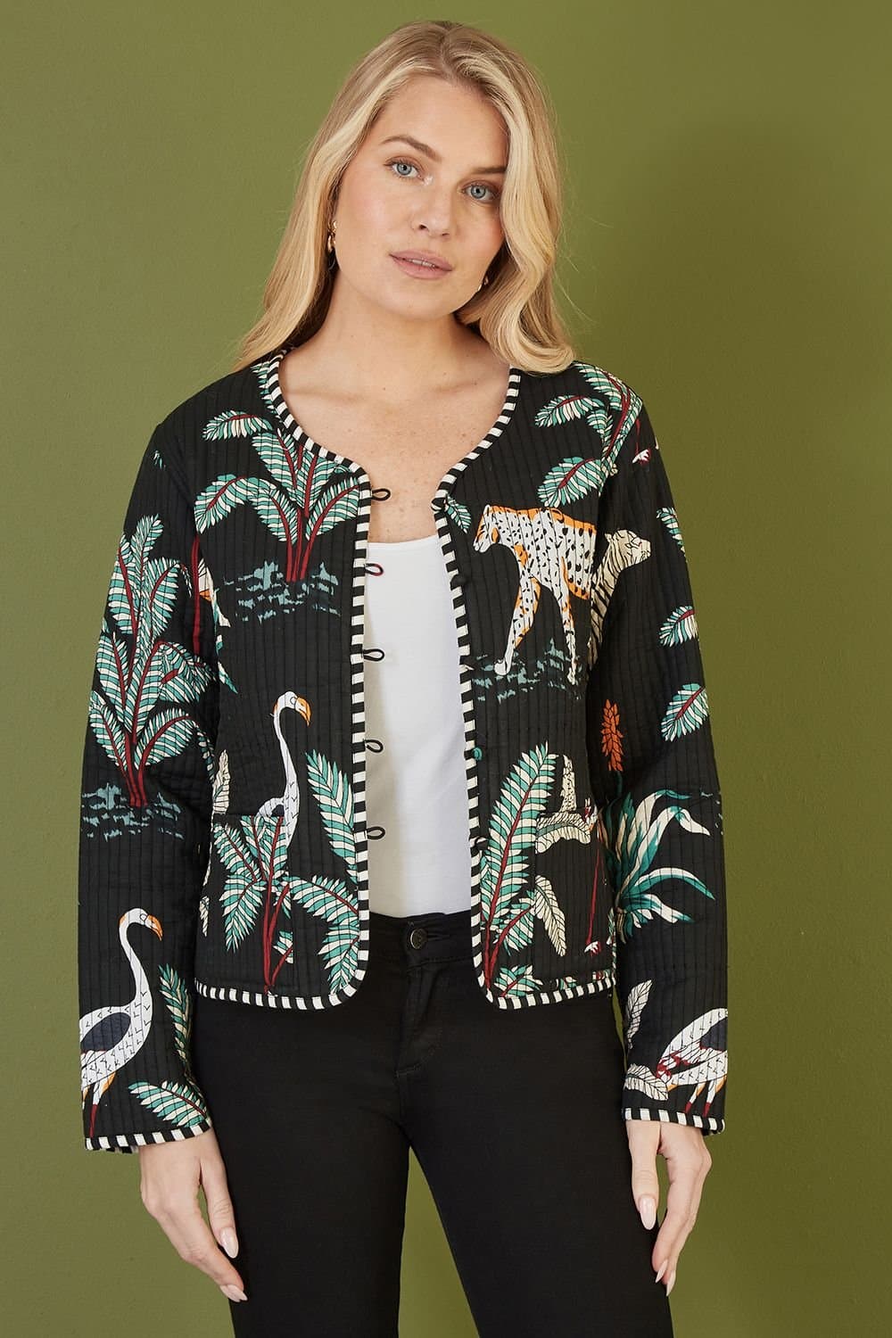 Yumi Yumi Women's Black Animal Print Reversible Cotton Cropped Quilted Jacket