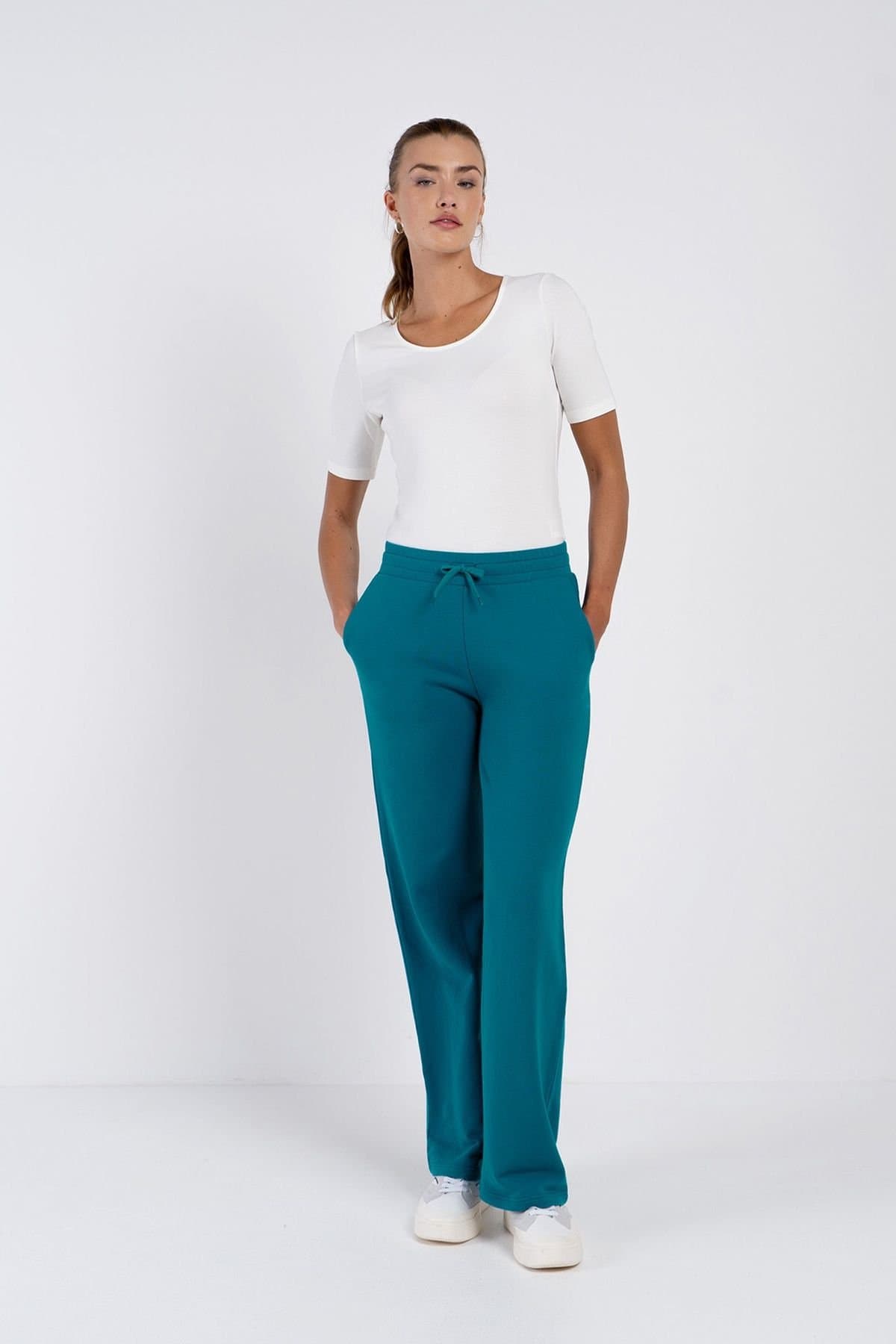 Kettlewell Kettlewell Women's Blake Jogger in Turquoise