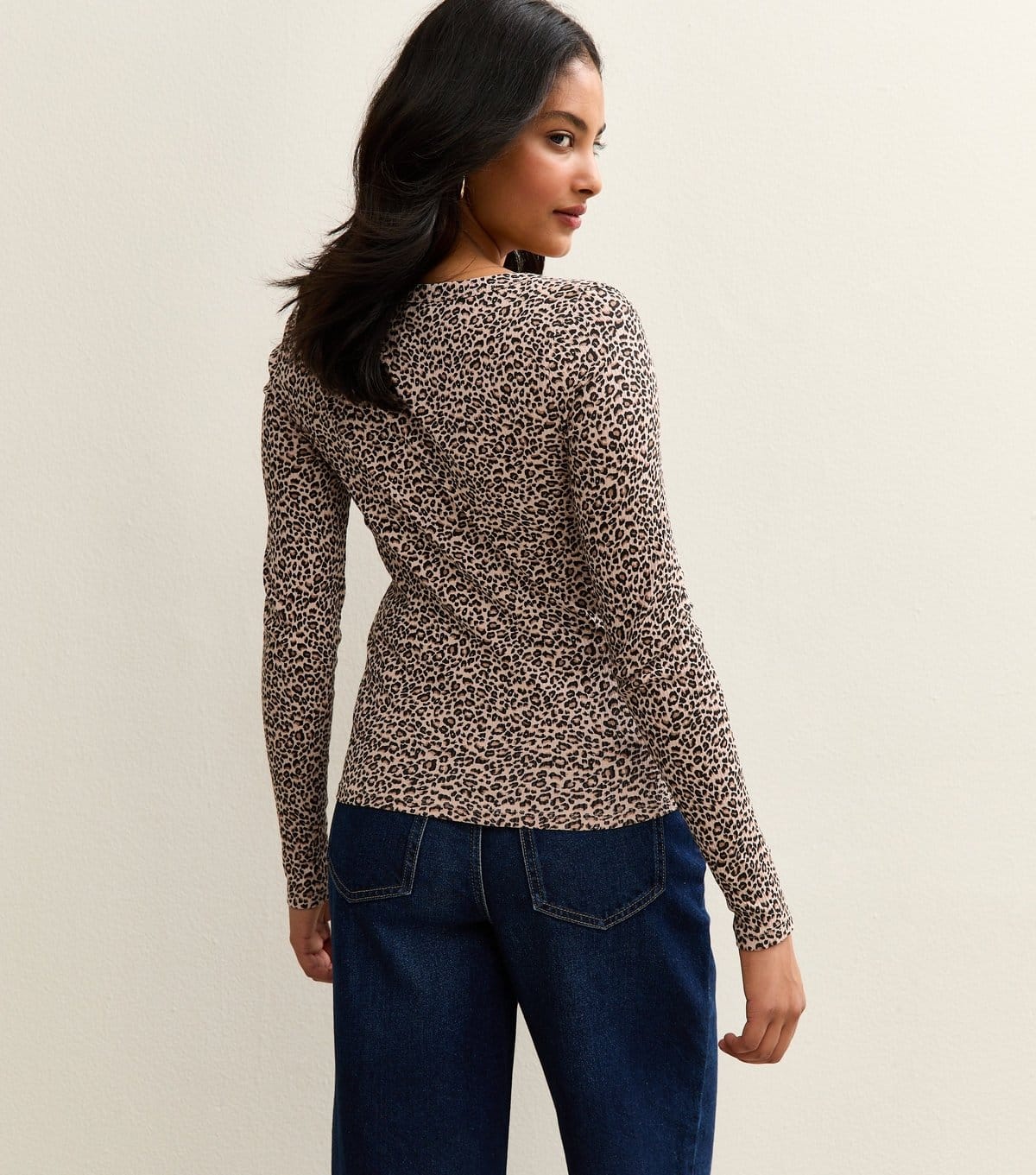 New Look Women's Brown Leopard Print Scoop Neck Ribbed Long Sleeve Top New Look - 4