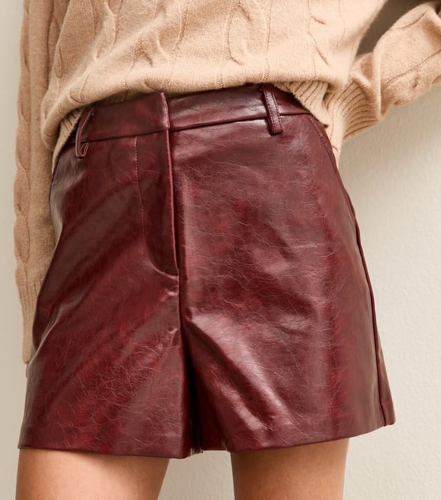 New Look Women's Dark Burgundy Cracked Texture Faux Leather Shorts New Look - 2