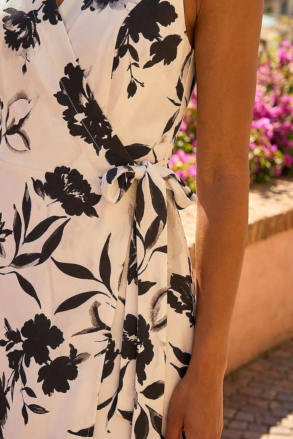 Dusk Dusk Women's Floral Wrap Dress in White - 4