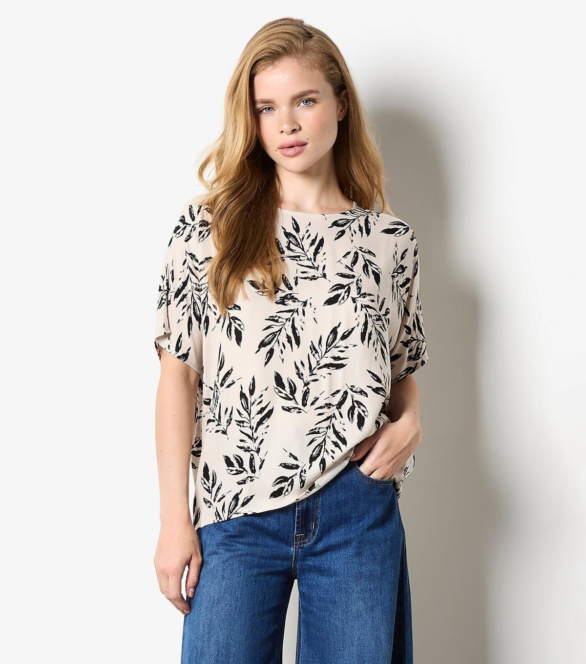 Apricot Apricot Stone Leaf Print T-Shirt in Jersey