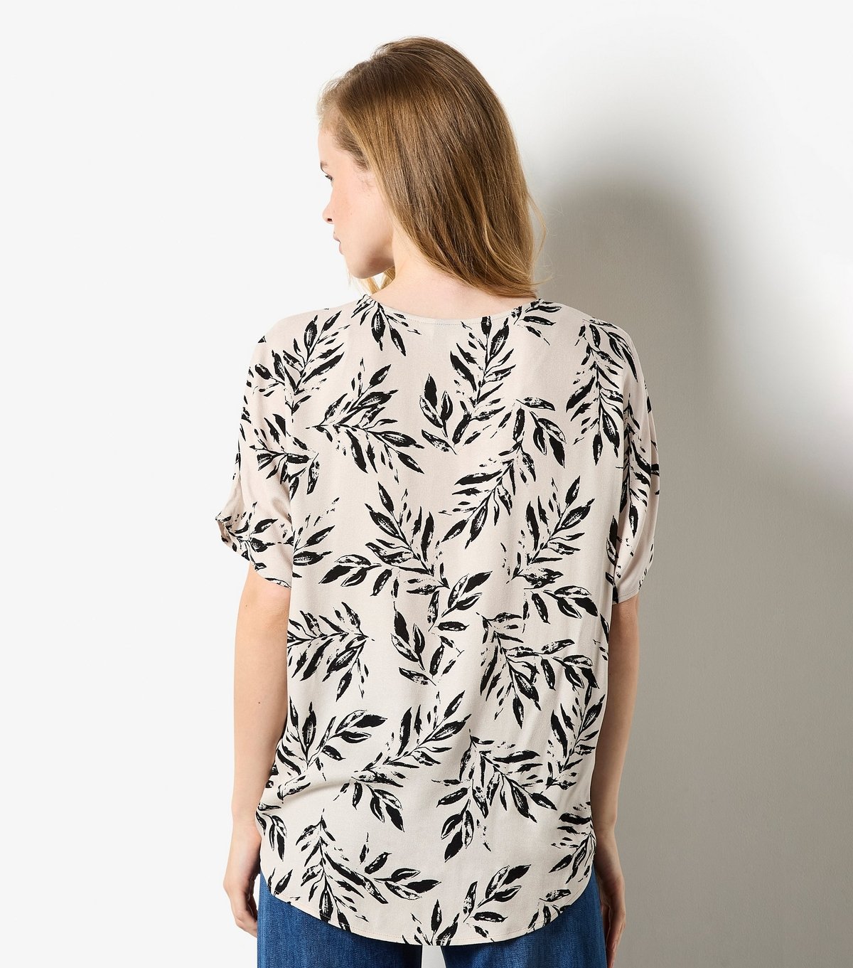 Apricot Women's Stone Leaf Print T-Shirt Apricot New Look - 2