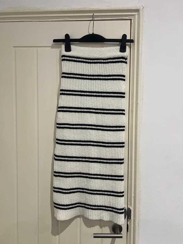 ASOS asos white and black striped knit bodycon midi skirt size 6