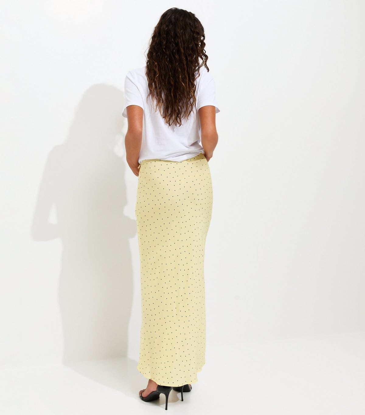 New Look Women's Yellow Spotty Bias Cut Midi Skirt New Look - 4