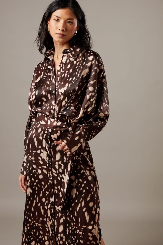 Warehouse Warehouse Women's Print Satin Batwing Split Side Midi Shirt Dress in Animal - 2
