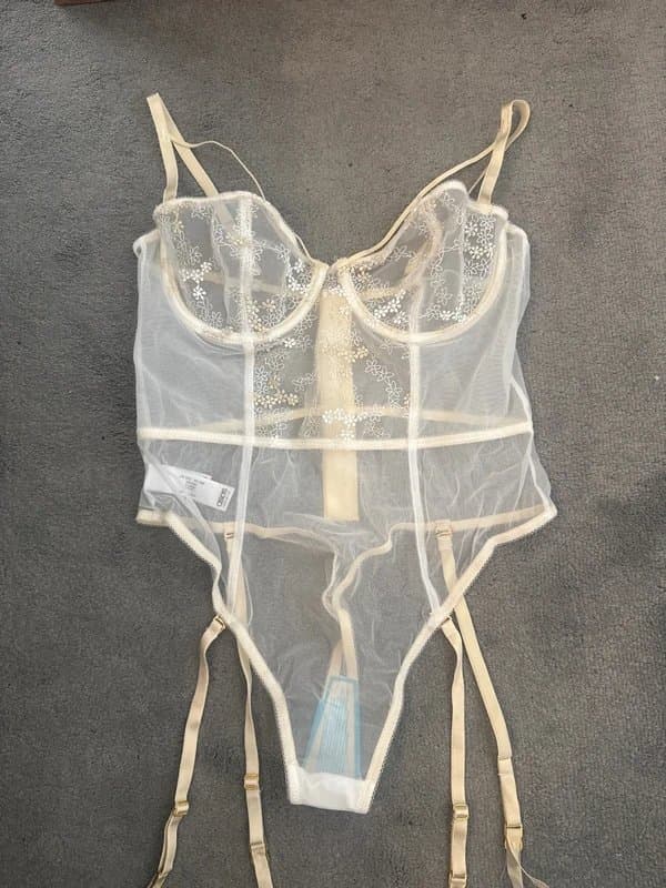 ASOS ASOS ivory white flower detail bridal lingerie. UK 34D. New unworn.