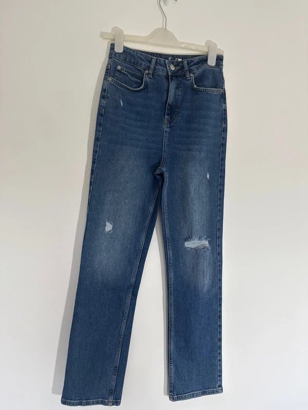 Mint Velvet New (no tag) Mint Velvet Blue Denim Straight leg jeans with Rips - size 8long