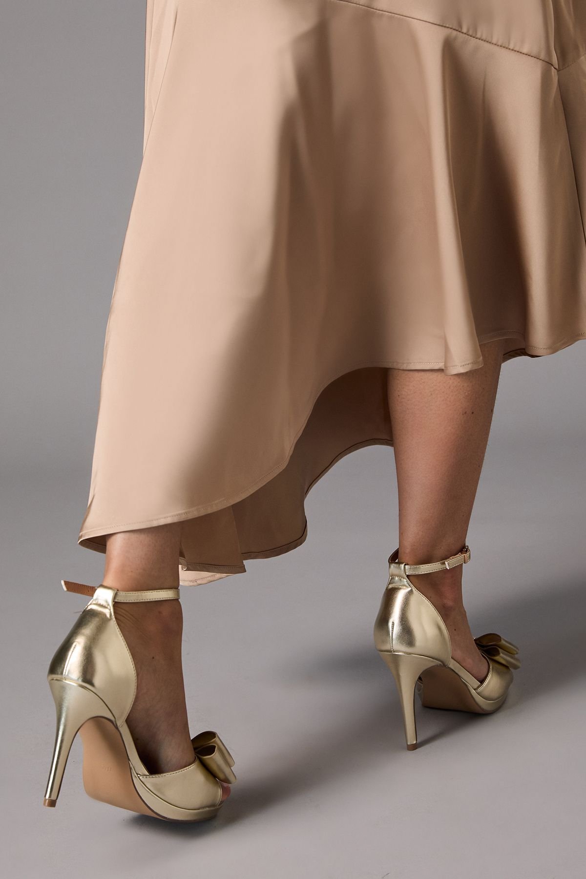 Coast Coast Women's Tala Faux Metallic Leather Structured Bow High Heel Platform Sandals in Gold - 3