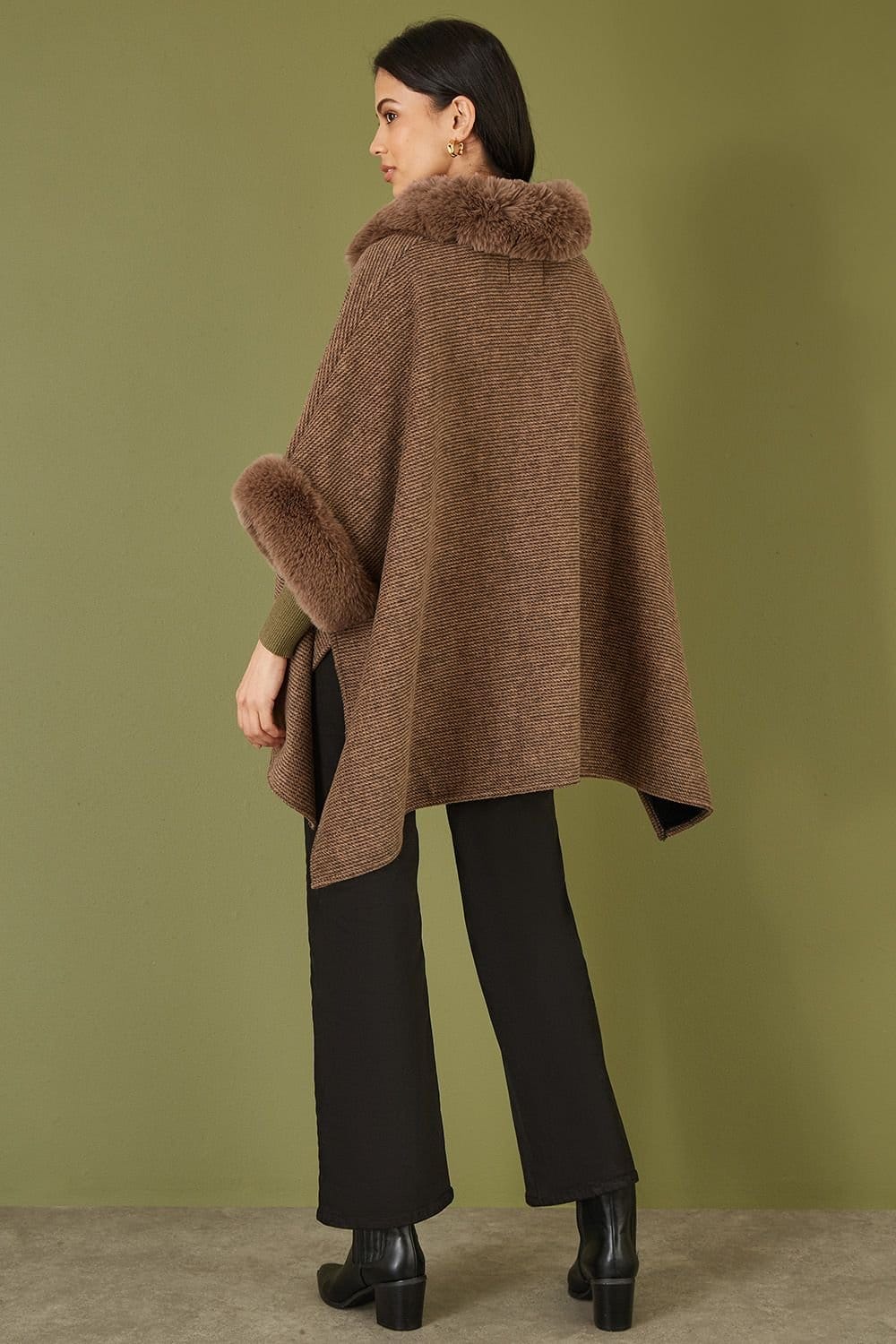 Yumi Yumi Women's Brown Cape With Luxe Fur Trim & Lining - 4