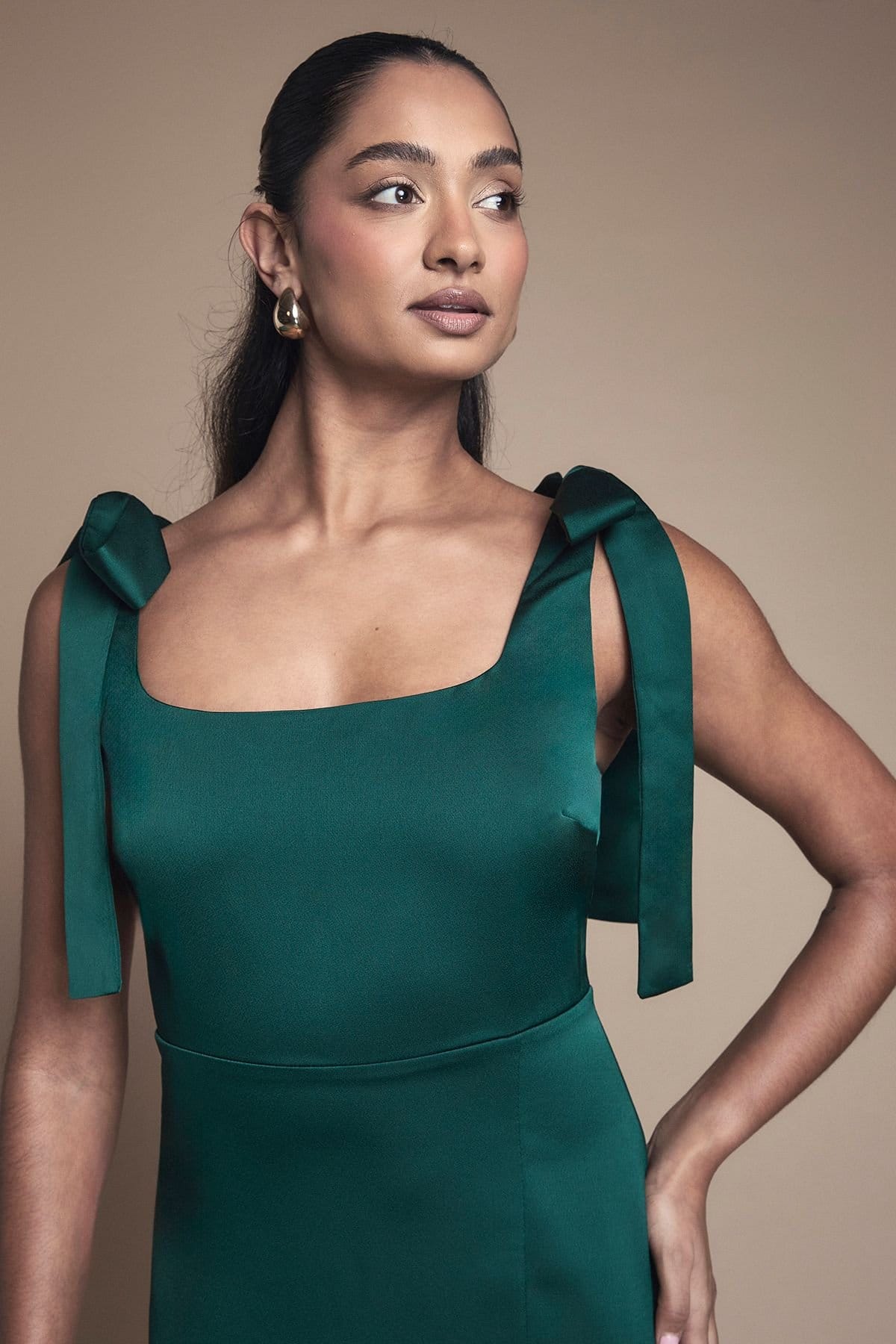 Oasis Oasis Women's Satin Tie Shoulder Midi Bridesmaid Dress in Emerald - 4