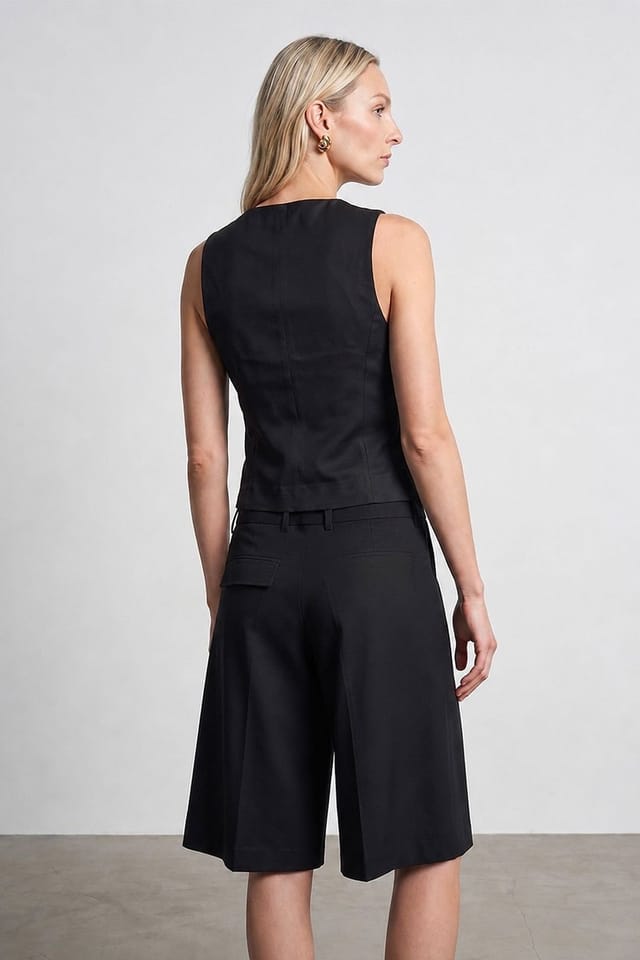 Dilvin Dilvin Women's Fitted Crop Waistcoat in Black - 2