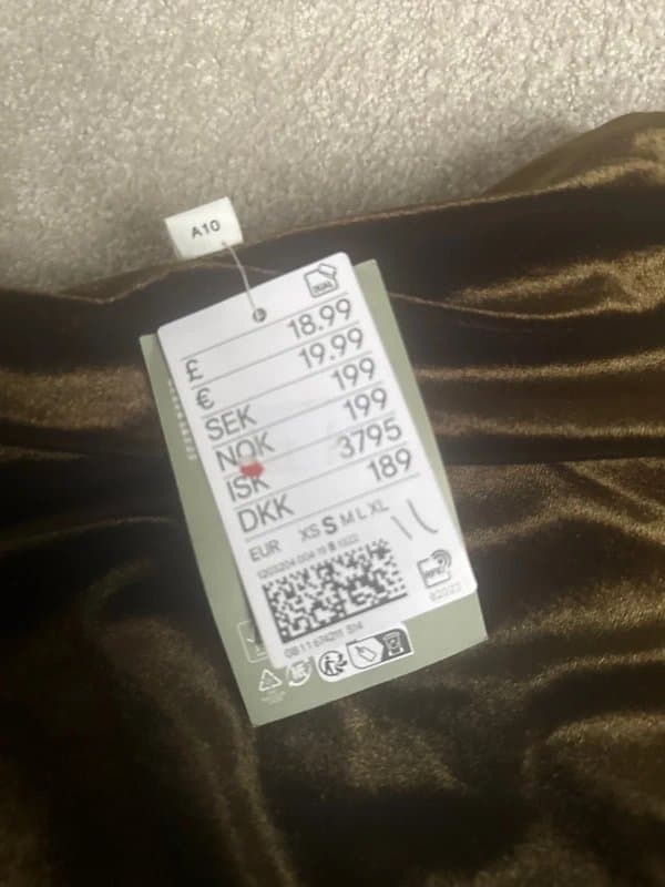 H&M H&M dress size small mini dress with sleeves