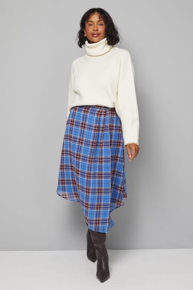 Wallis Wallis Women's Roll Neck Gold Detail Jumper in Ivory - 2