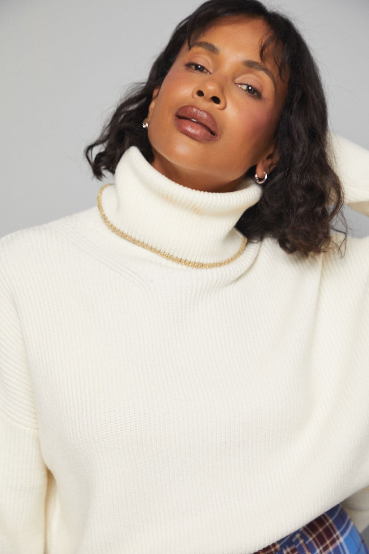 Wallis Wallis Women's Roll Neck Gold Detail Jumper in Ivory - 4