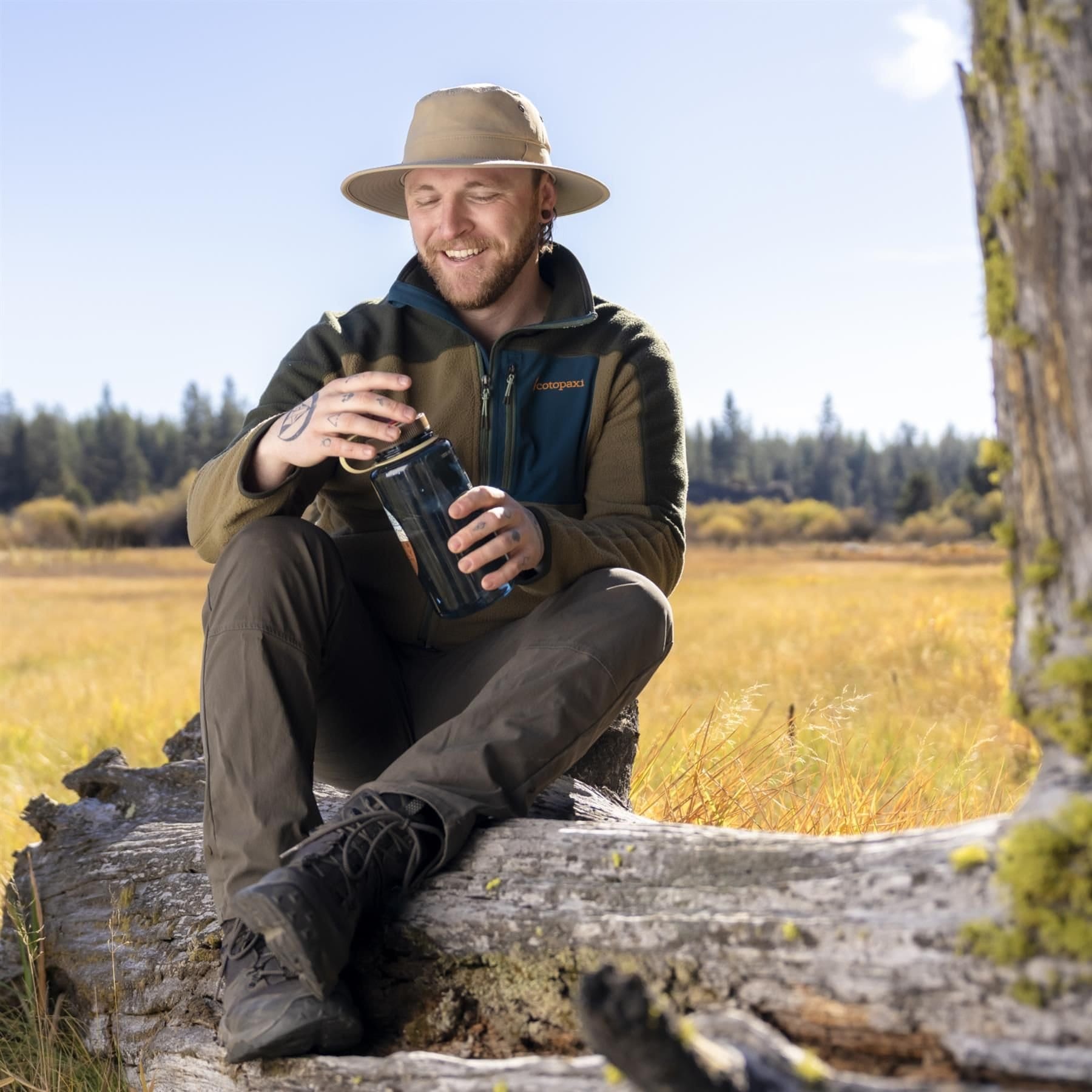 Sunday Afternoons Sunday Afternoons Men's 'Passport' Lightweight Ventialted Packable UPF 50+ Sun Hat in Cream - 4