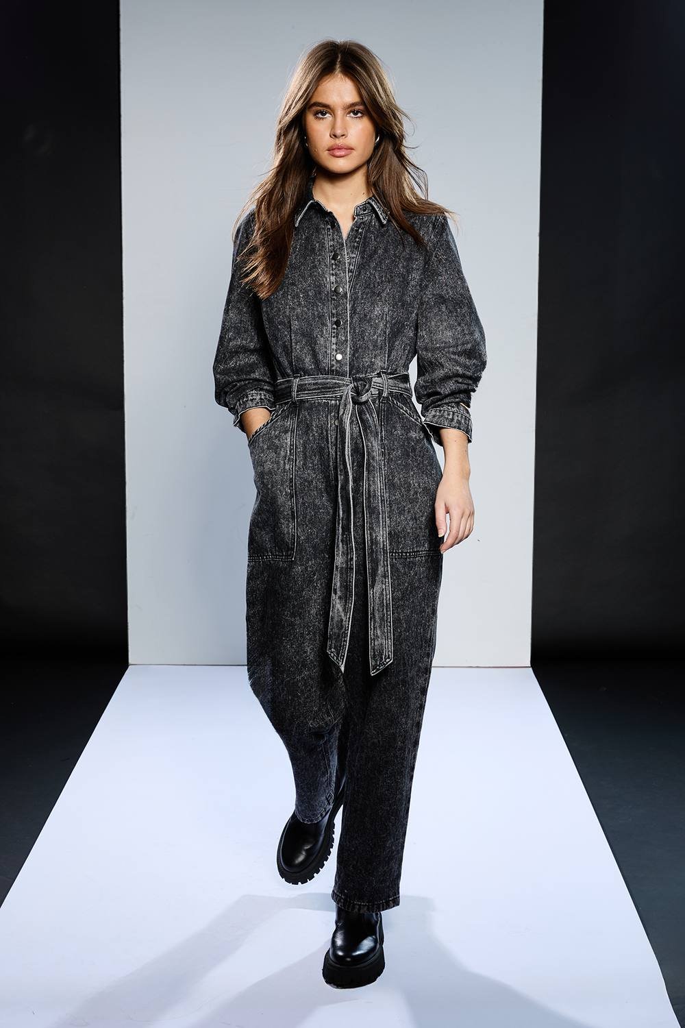 RUNWAY 1.8.1.8 RUNWAY 1.8.1.8 Women's Garment Wash Jumpsuit in Charcoal - 2