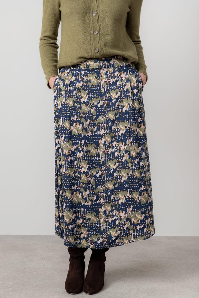 Lily & Me Lily & Me Women's Alice Viscose Long Length Skirt with Seersucker Effect Fabric in Navy - 2