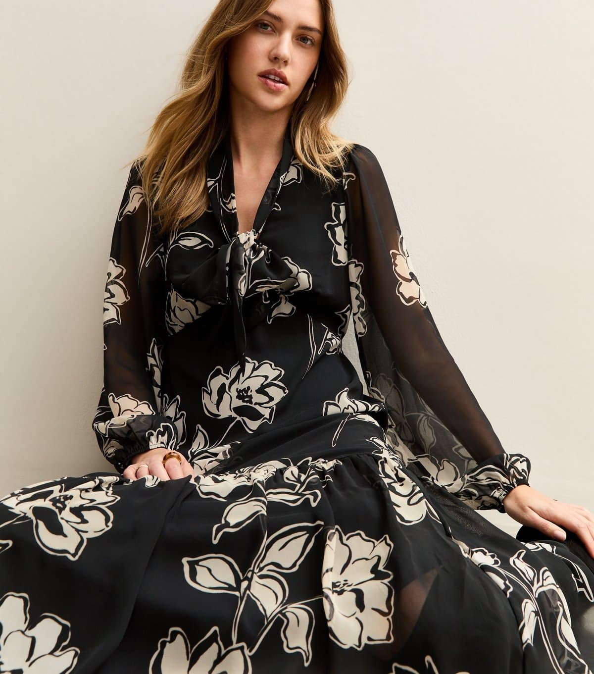 New Look Women's Black Frill Bow Neck Abstract Floral Chiffon Midi Dress New Look